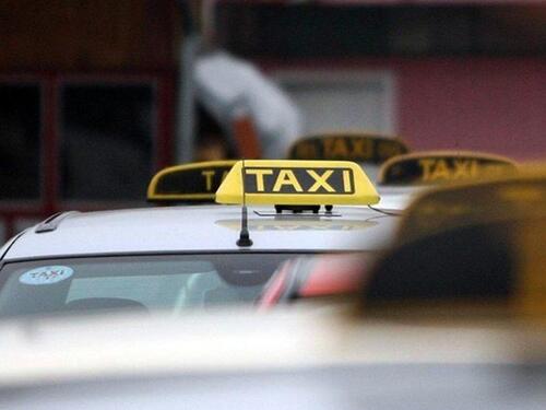 Policija u Trnovu uhapsila taksistu, lažno prijavio razbojništvo