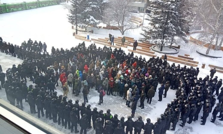 Policija uhapsila 20 ljudi pred sudom u Moskvi uoči presude Navalnom