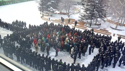 Policija uhapsila 20 ljudi pred sudom u Moskvi uoči presude Navalnom