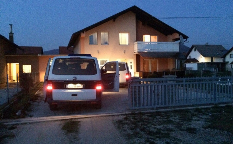 Policija zaplijenila veću količinu oružja, kanabis i kokain