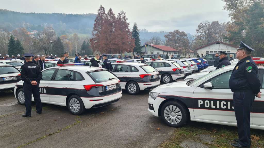 Policiji Tuzlanskog kantona isporučeno 45 novih vozila