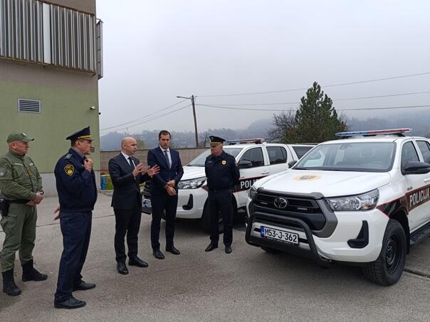 Policiji ZDK sedam novih terenskih vozila