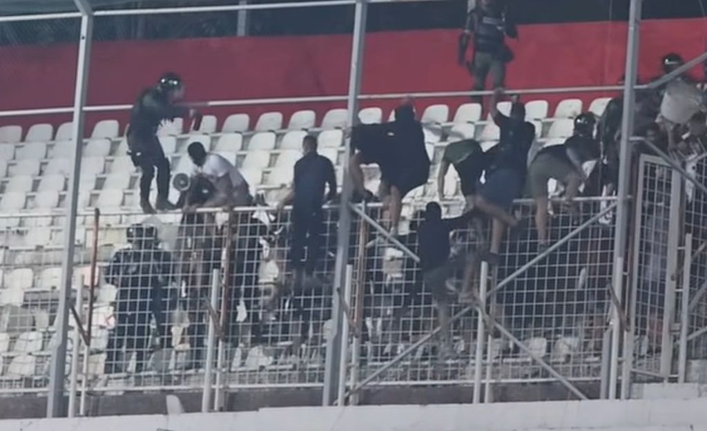 Policijska brutalnost na djelu: Specijalci tukli i izbacili navijače Veleža sa stadiona