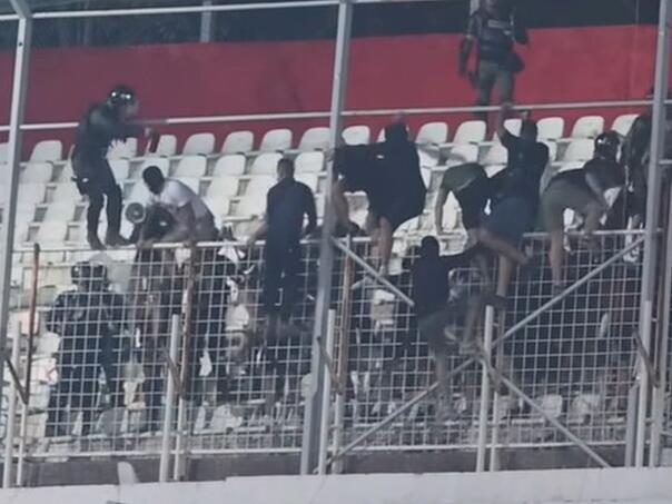 Policijska brutalnost na djelu: Specijalci tukli i izbacili navijače Veleža sa stadiona
