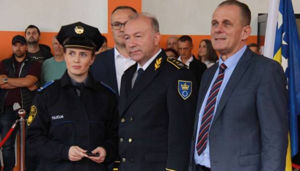 Policijski kadeti iz ZDK-a položili zakletvu te potpisali ugovore o radu