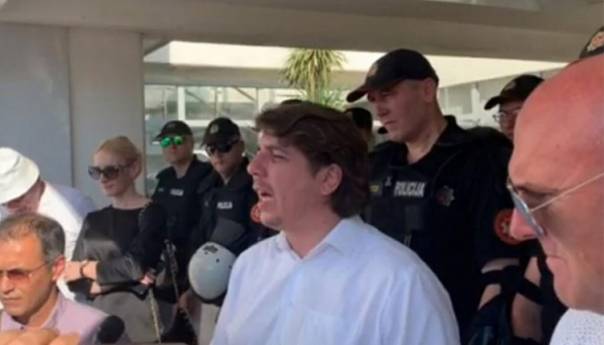 Policijski kordon opet na ulazu u Opštinu Budva