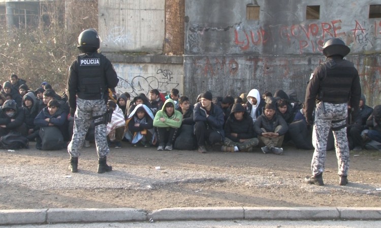 Policijski službenici u središtu Bihaća našli teško povrijeđenog migranta