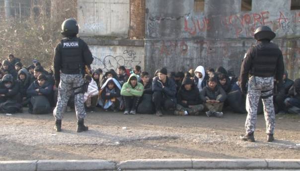 Policijski službenici u središtu Bihaća našli teško povrijeđenog migranta