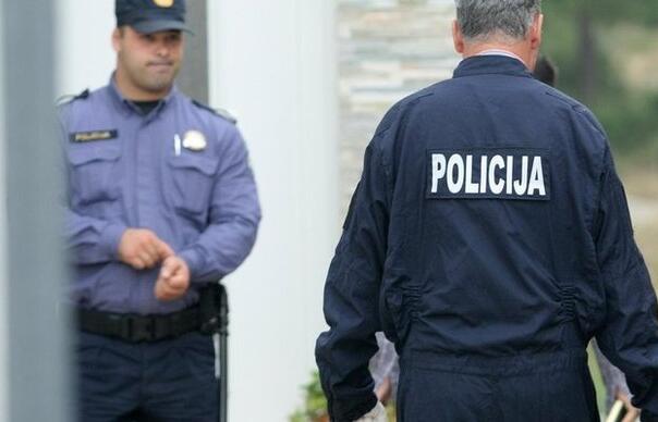 Policijski službenik neoprezno rukovao pištoljem, usmrtio djevojku