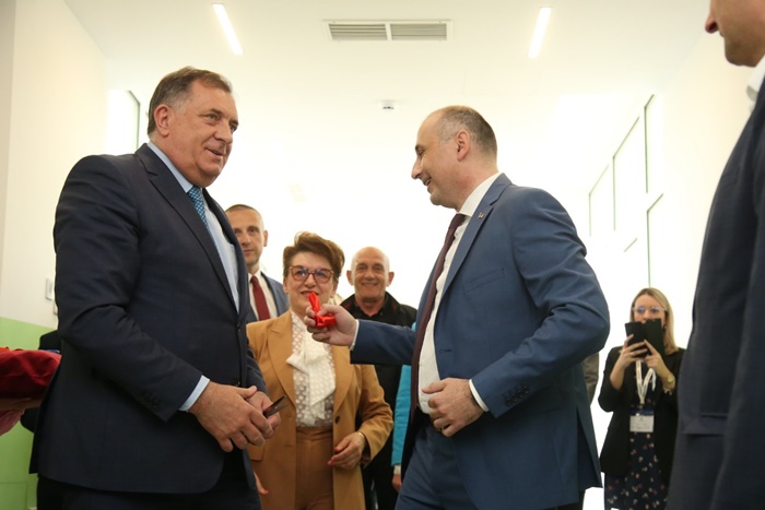 Političari u RS i dalje na duplim funkcijama