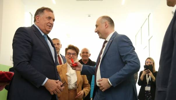 Političari u RS i dalje na duplim funkcijama