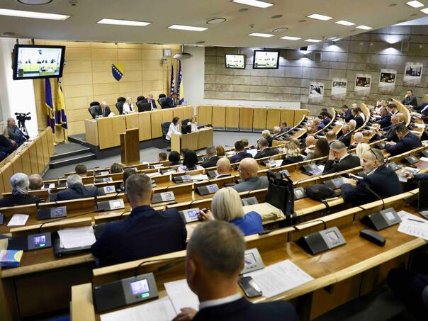 Politika nagrađuje dužnike, redovne platiše ispale “budale”