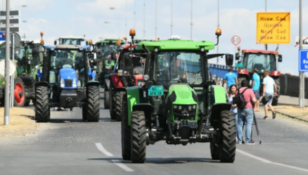 Poljoprivrednici ne odustaju: Ponovo blokirali ulice u Srbiji