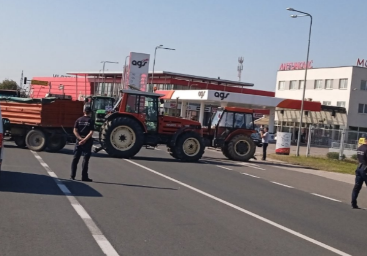Poljoprivrednici odblokirali granični prelaz Županja-Orašje