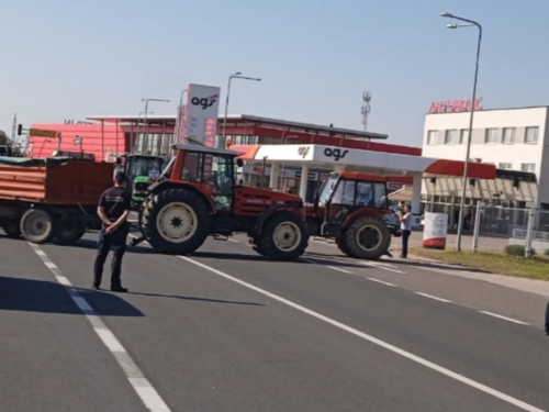 Poljoprivrednici odblokirali granični prelaz Županja-Orašje