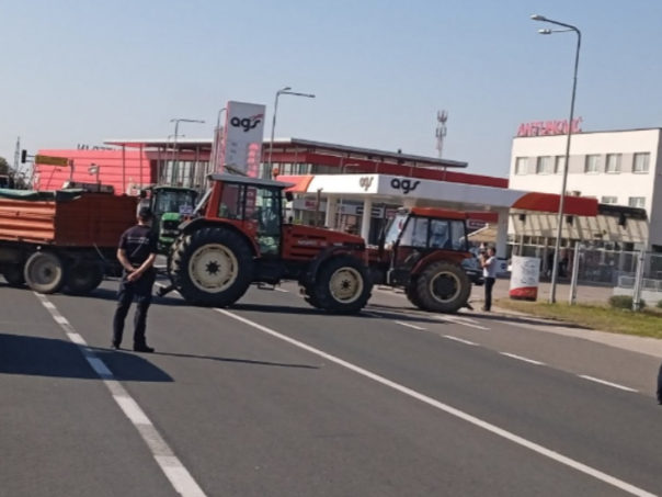 Poljoprivrednici odblokirali granični prelaz Županja-Orašje