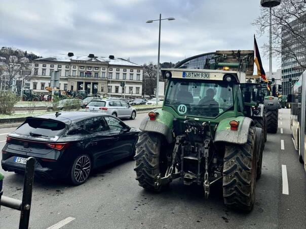 Poljoprivrednici parališu saobraćaj, kilometarske kolone u Njemačkoj
