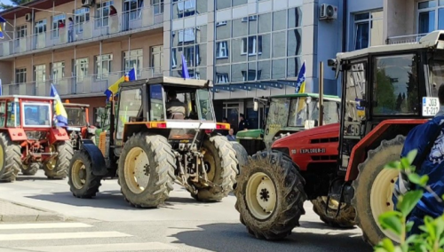 Poljoprivrednici sa traktorima izašli na ulice: Cijena mlijeka 20 godina ista