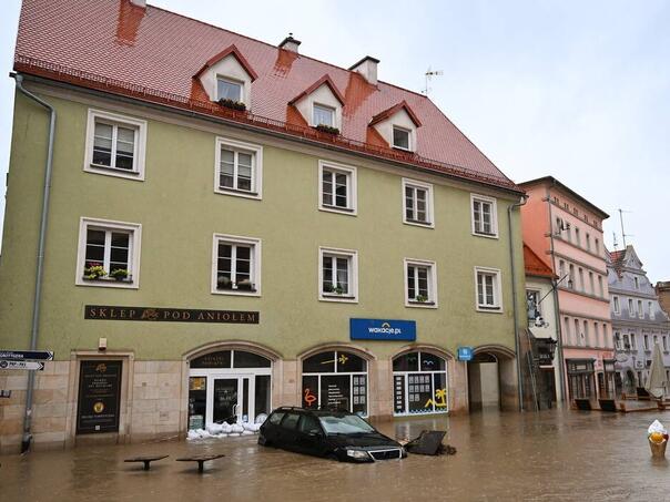 Poljska: Pacijenti iz bolnice zbog poplava evakuisani čamcima