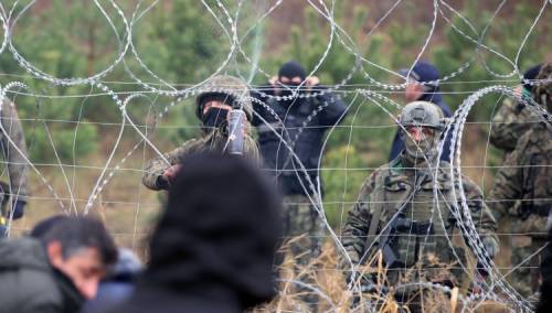 Poljska zatvorila granični prijelaz s Bjelorusijom, stotine migranata u šatorima