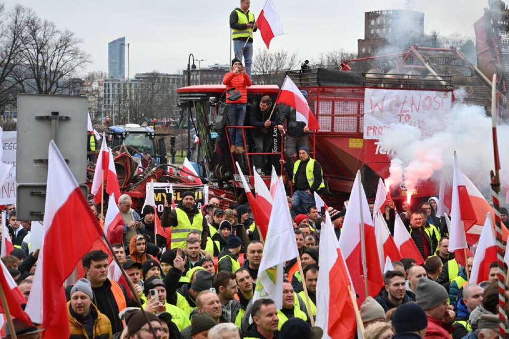 Poljski farmeri gađali jajima ured Evropske komisije 