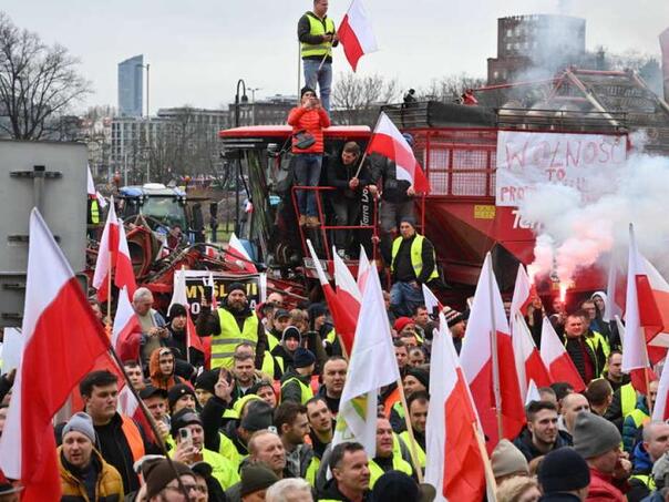 Poljski farmeri gađali jajima ured Evropske komisije