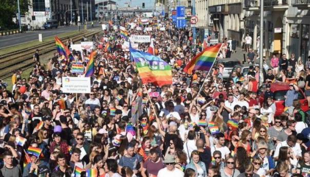 Poljski parlament raspravlja o zakonu o zabrani povorki ponosa LGBT zajednice