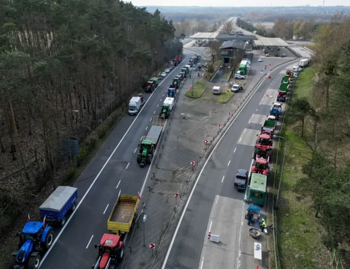 Poljski poljoprivrednici prekinuli blokadu granice s Ukrajinom