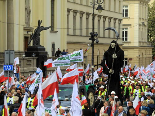 Poljski poljoprivrednici u protestu: 'Neka Brisel jede crve...'