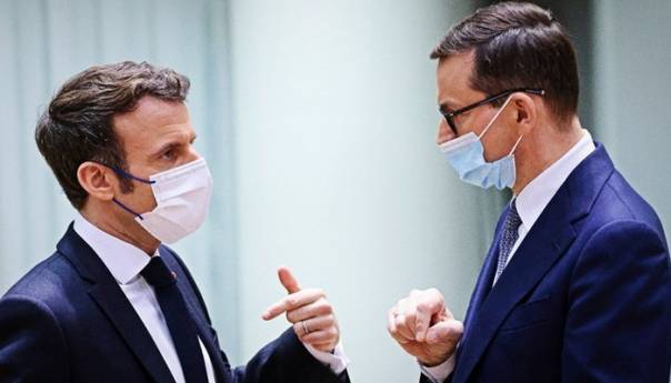 Poljski premijer napao Macrona: Niko nije pregovarao s Hitlerom ni Staljinom