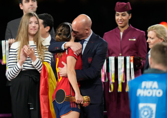 Poljubac bi ga mogao skupo koštati: Rubiales pred odlaskom?