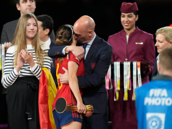 Poljubac bi ga mogao skupo koštati: Rubiales pred odlaskom?