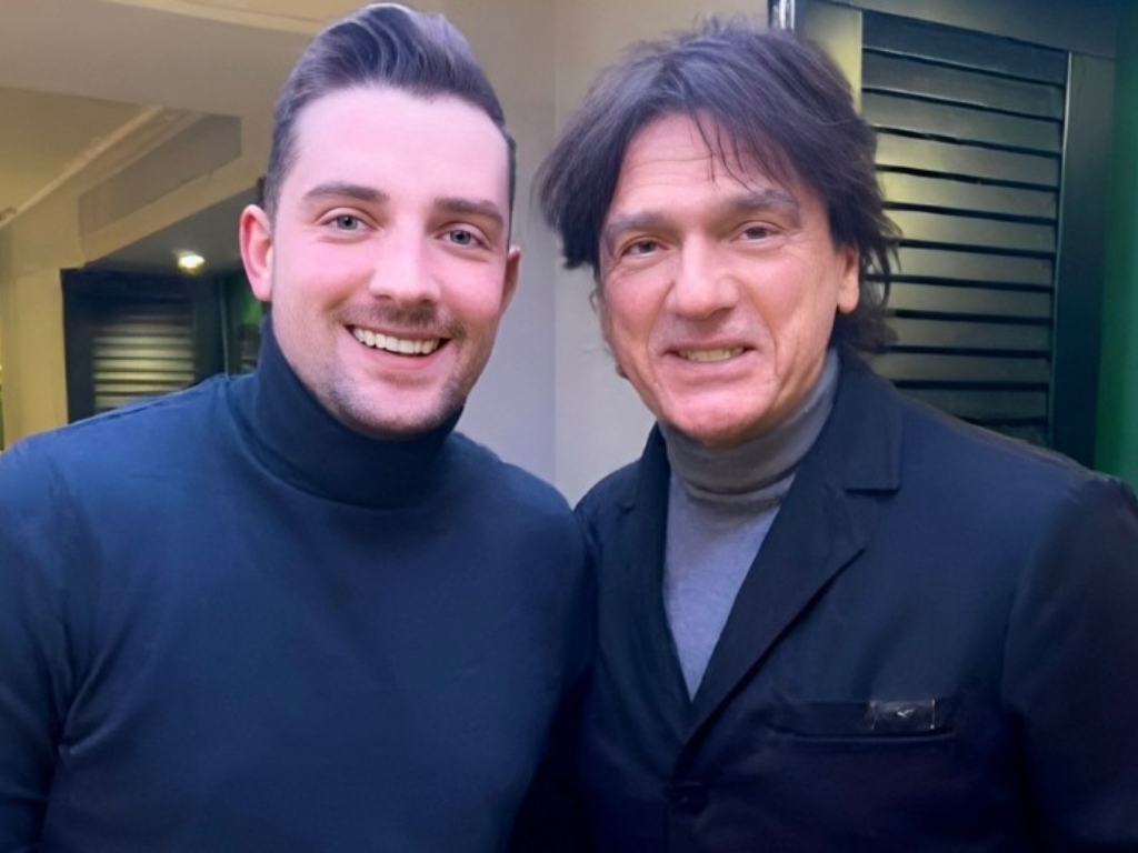Poljubac za legendu: Mirza i Čola u trenutku koji se ne zaboravlja