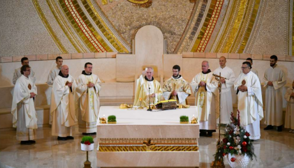 Polnoćke širom BiH označile početak proslave Božića