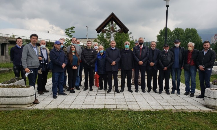 Položeni vijenci i zapaljene svijeće za poginule borce HVO-a Sarajevo