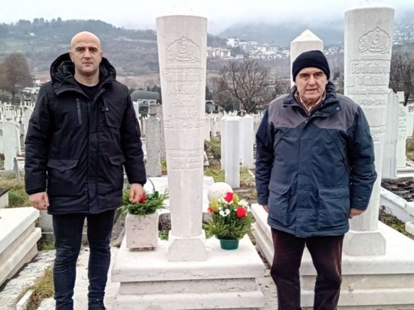 Položeno cvijeće na mezar legendarnog Asima Ferhatovića
