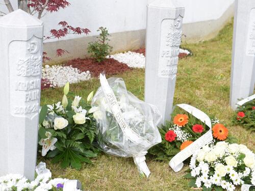 Položeno cvijeće u spomen na nastradale bebe Dječijeg doma Bjelave