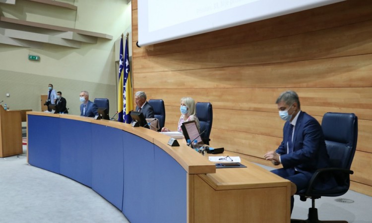Polusatna pauza nakon koje će se poslanici PSBiH izjasniti od dnevnom redu