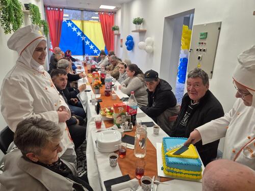 Pomozi.ba obilježio Dan državnosti svečanim ručkom u Restoranima dobre volje