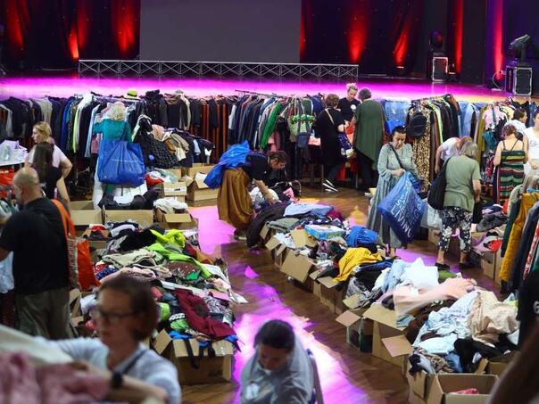 Pomozi.ba organizirao prvi humanitarni "Share & Care" bazar u Sarajevu