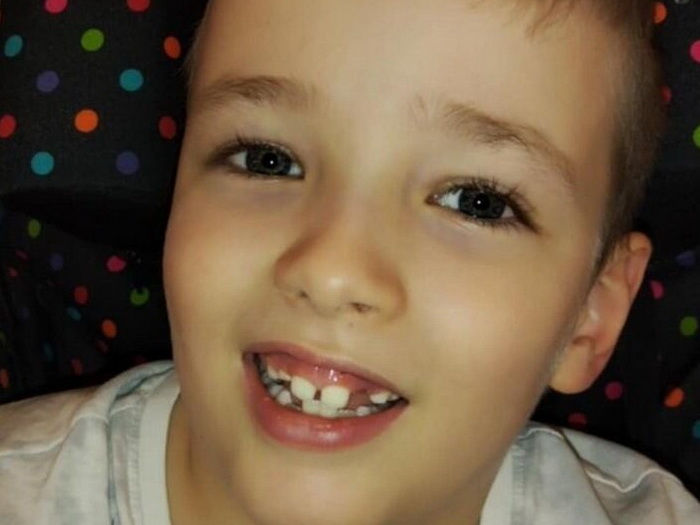 Pomozimo Andreju da napravi svoje prve samostalne korake!