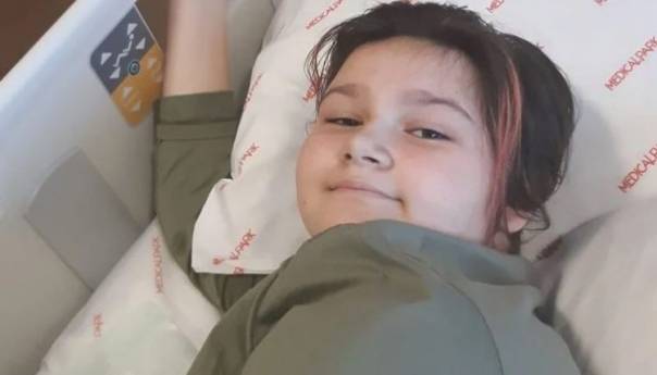 Pomozimo djevojčici Lani kojoj su otkriveni tumori duž kičme