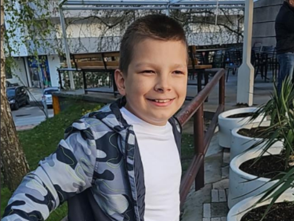 Pomozimo Ernasu da samostalno napravi prve korake
