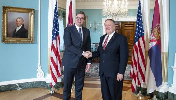 Pompeo s Vučićem: Vratiti se dijalogu sa Kosovom