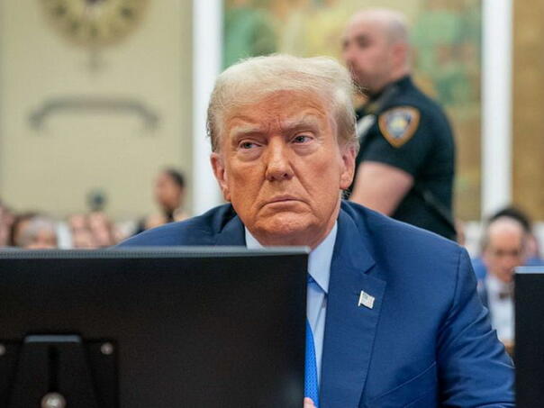 Ponovo burno na suđenju Trumpu, sudac opominjao njegovog advokata da ga smiri