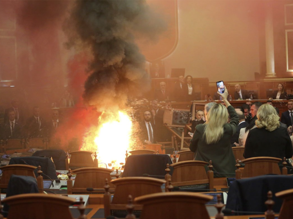 Ponovo incident u Albaniji, poslanik htio da zapali parlament