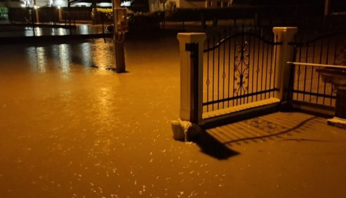 Poplava u banjalučkom naselju: Ugroženo 100 domaćinstava, 20 odsječeno