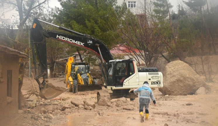 Poplave i vodene bujice na jugu Turske: Poginula jedna, nestale četiri osobe