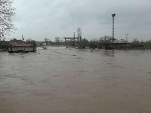 Poplave povećavaju mogućnost pojave zaraza, prati se situacija