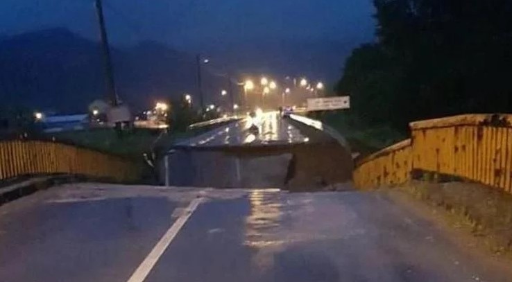 Poplave srušile most u Srbiji, vanredna situacija u sedam općina